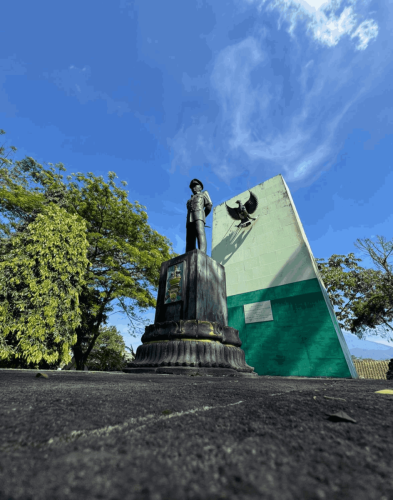 Monumen Jend A Yani2_11zon